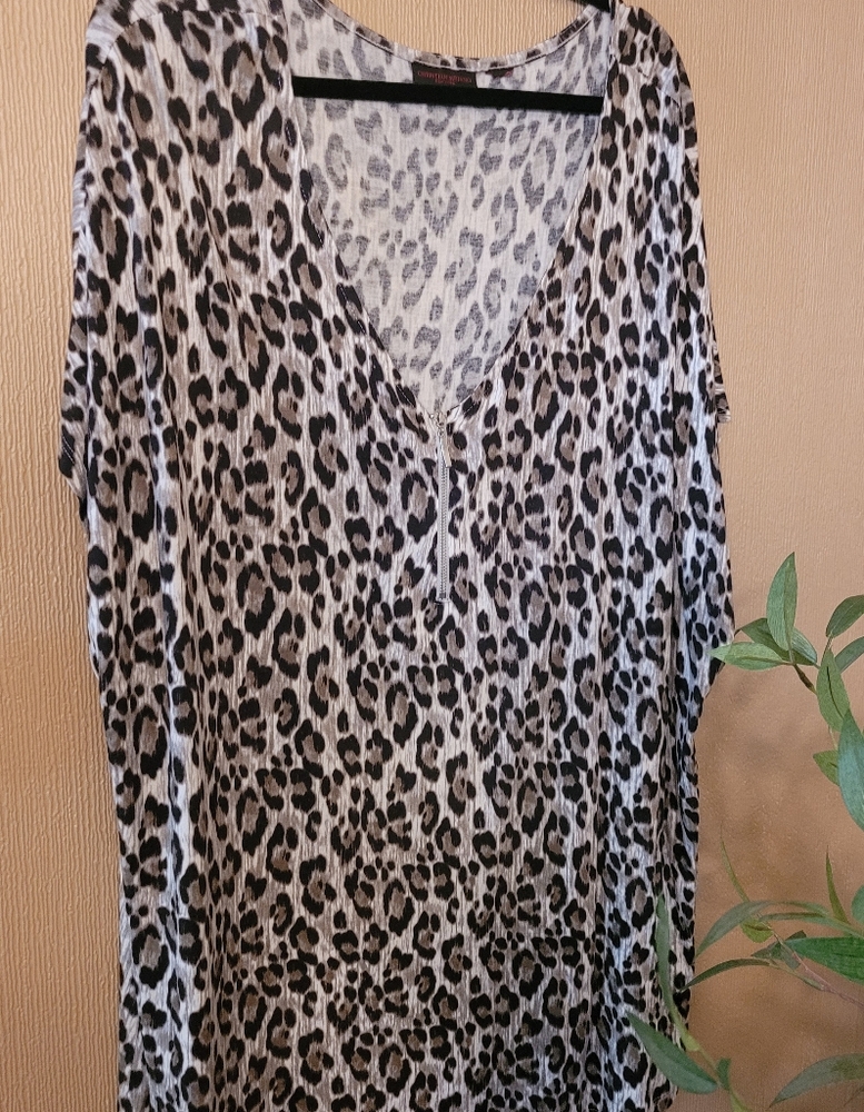 Christian Siriano  Plus Leopard Print Zippered Tunic Top
